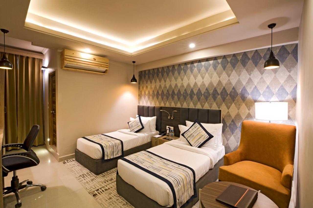 Regenta Central Noida, Sector 49 Exterior foto
