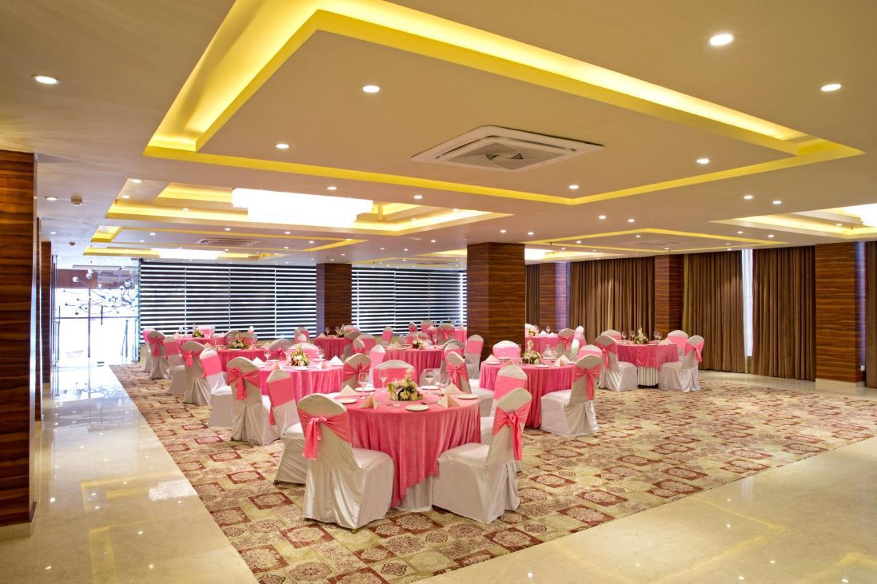 Regenta Central Noida, Sector 49 Exterior foto