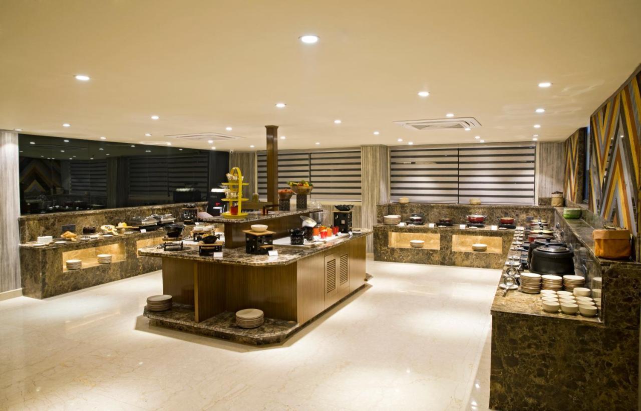 Regenta Central Noida, Sector 49 Exterior foto