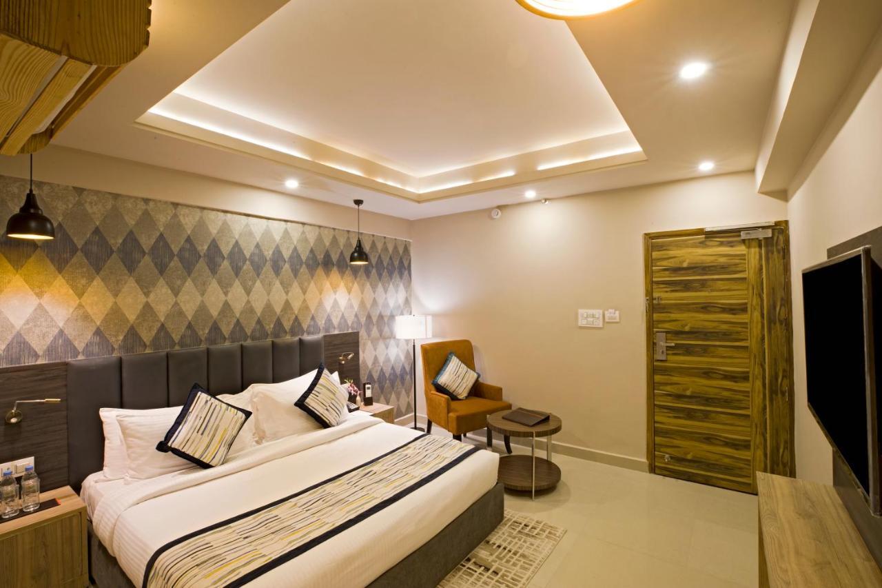 Regenta Central Noida, Sector 49 Exterior foto