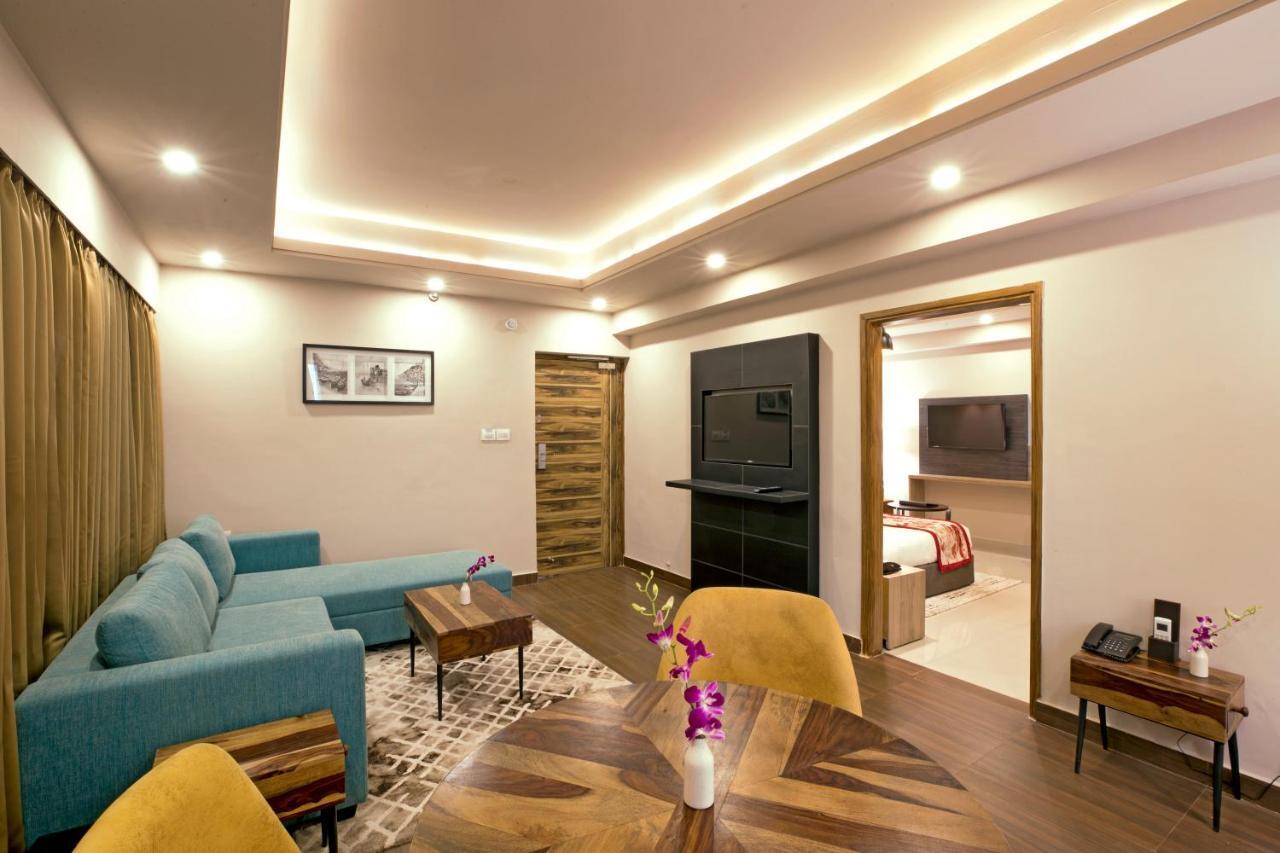 Regenta Central Noida, Sector 49 Exterior foto
